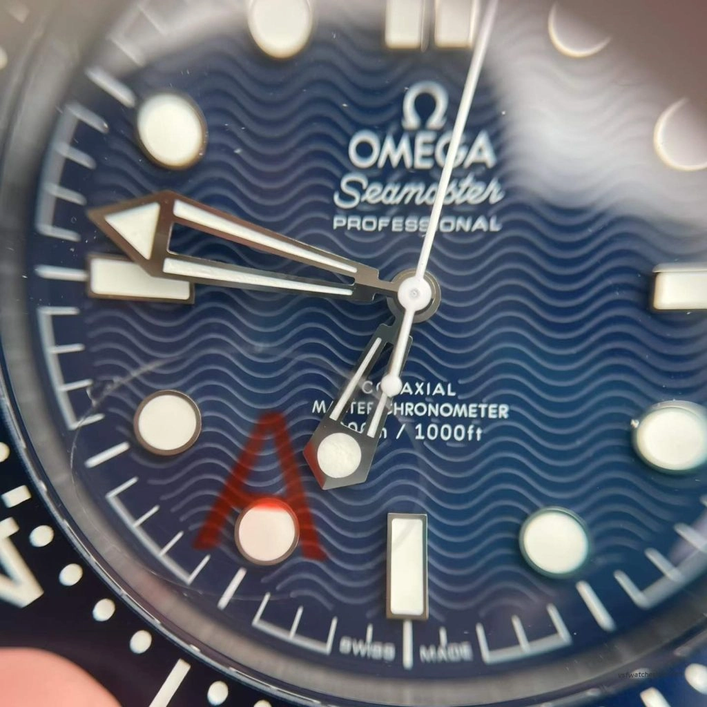 VSF Omega Seamaster Diver 300M 210.30.42.20.03.002 dial high-definition photos
