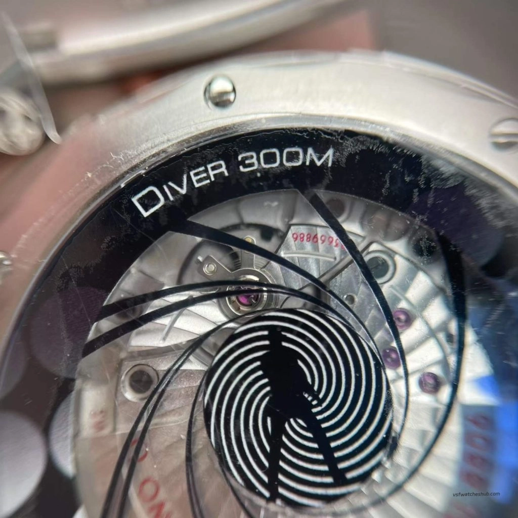 VSF Omega Seamaster Diver 300M 210.30.42.20.03.002 case back high-definition photos