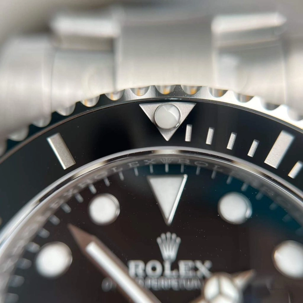 VS Factory Rolex Submariner 116610LN (model 116610LN-0001) luminous pearl (pip)