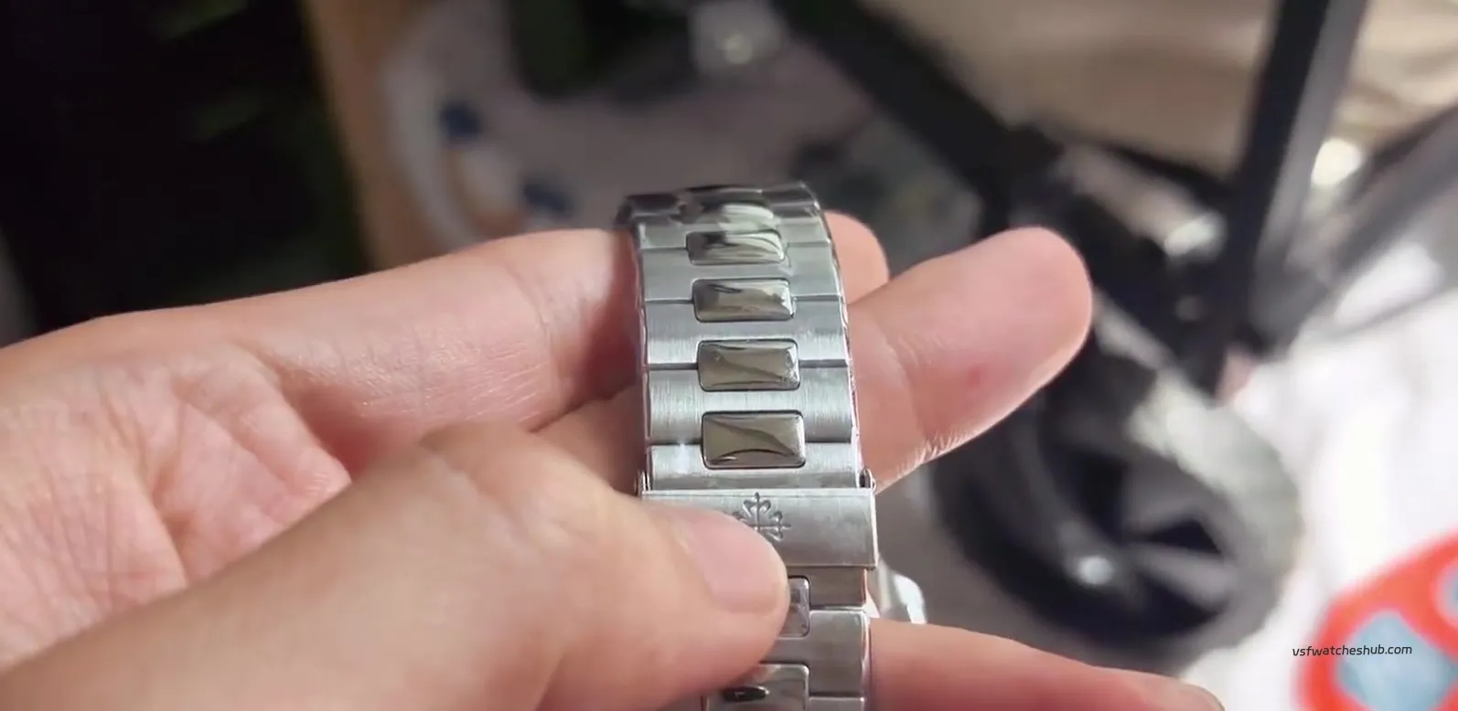 Calatrava cross engraving inside the DDF 5711 clasp