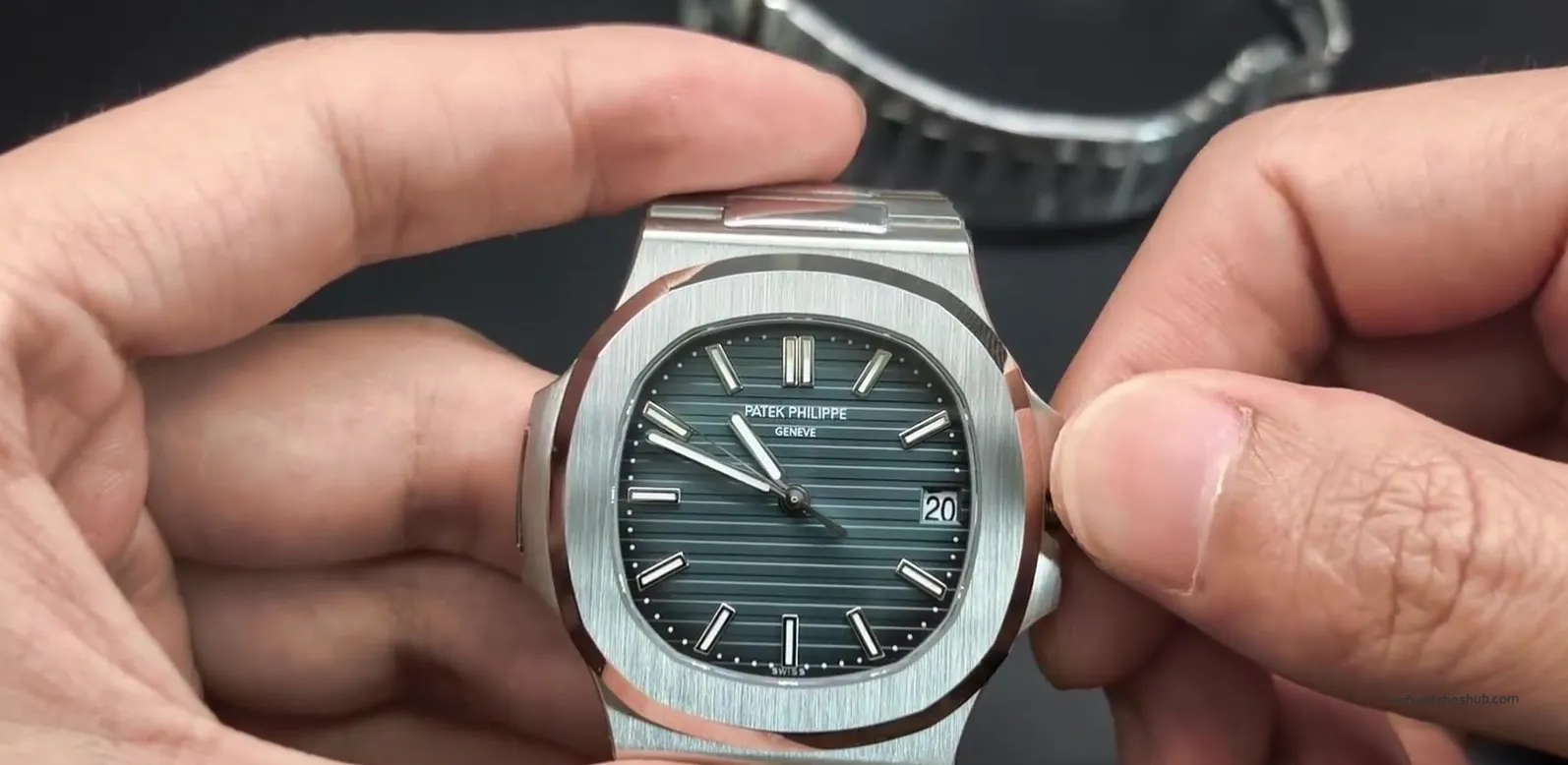 DDF Nautilus 5711 green and blue dial date change after 11 pm